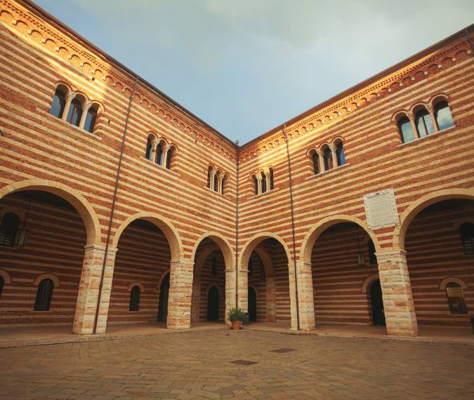 Parcheggi vicino al Tribunale di Verona