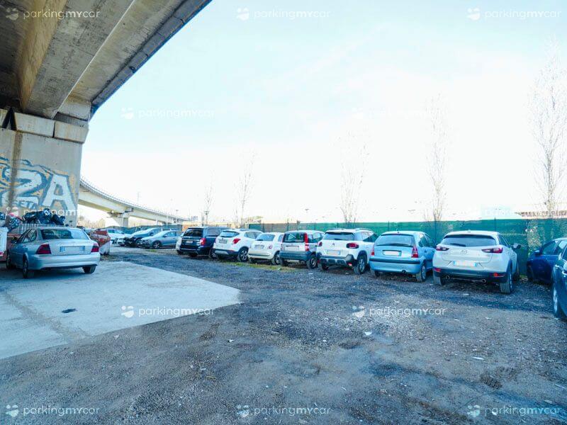 Parcheggio Pisa Service - Aeroporto Pisa auto in sosta all'aperto Parcheggio Pisa Service - Aeroporto Pisa