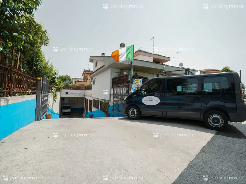 F.M. Parking - Roma Ciampino Ingresso da fuori F.M. Parking - Roma Ciampino