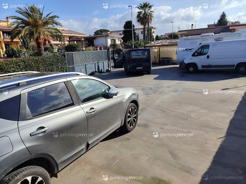 F.M. Parking - Roma Ciampino Auto parcheggiata F.M. Parking - Roma Ciampino