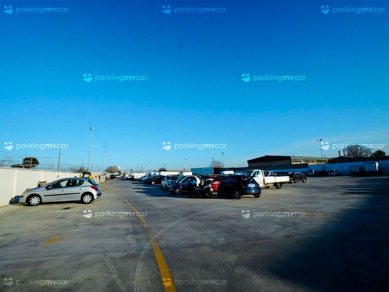 Park And House - Aeroporto Bari Posti auto all'aperto Park And House - Aeroporto Bari