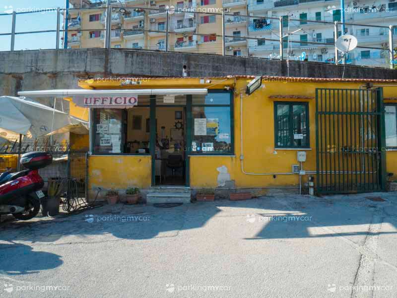 Gran Garage Colli Aminei - Napoli centro Reception Gran Garage Colli Aminei - Napoli centro