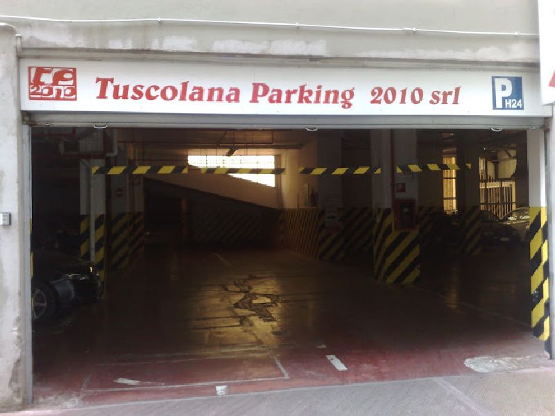 Tuscolana Parking - Roma centro città Ingresso Tuscolana Parking - Roma centro città