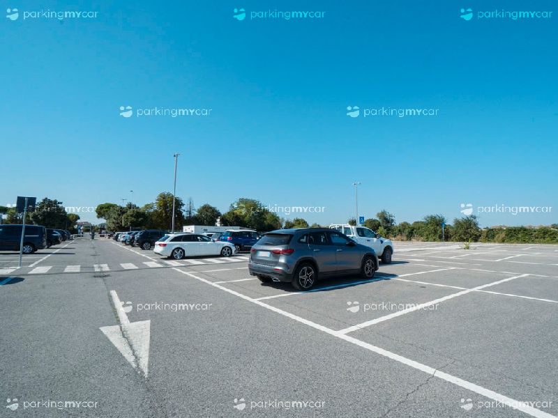 Airport P3 - Aeroporto Forlì Parcheggi all'aperto Airport P3 - Aeroporto Forlì