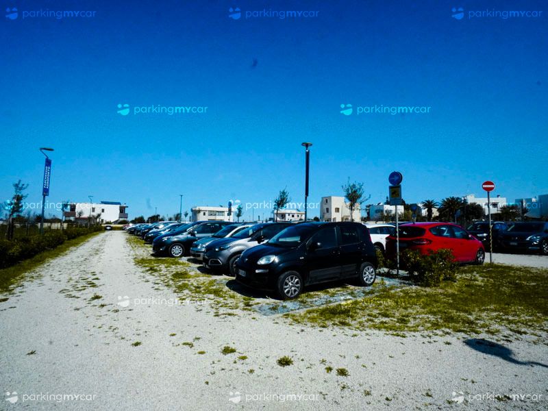 Quick Low Cost - Aeroporto Bari Posti auto all'aperto Quick Low Cost - Aeroporto Bari