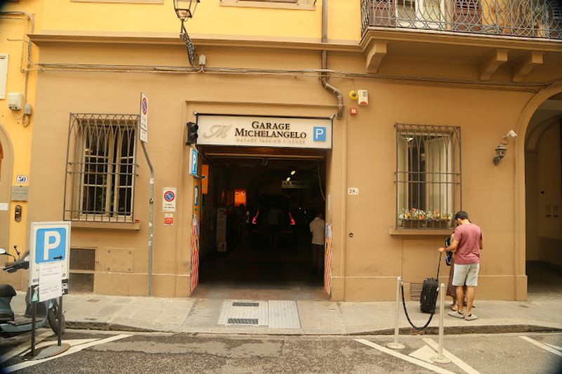 Garage Michelangelo - Firenze centro città Ingresso Garage Michelangelo - Firenze centro città
