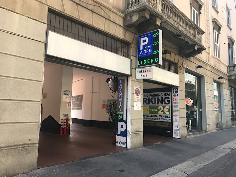 Solferino Parking H24 - Milano città Ingresso Solferino Parking H24