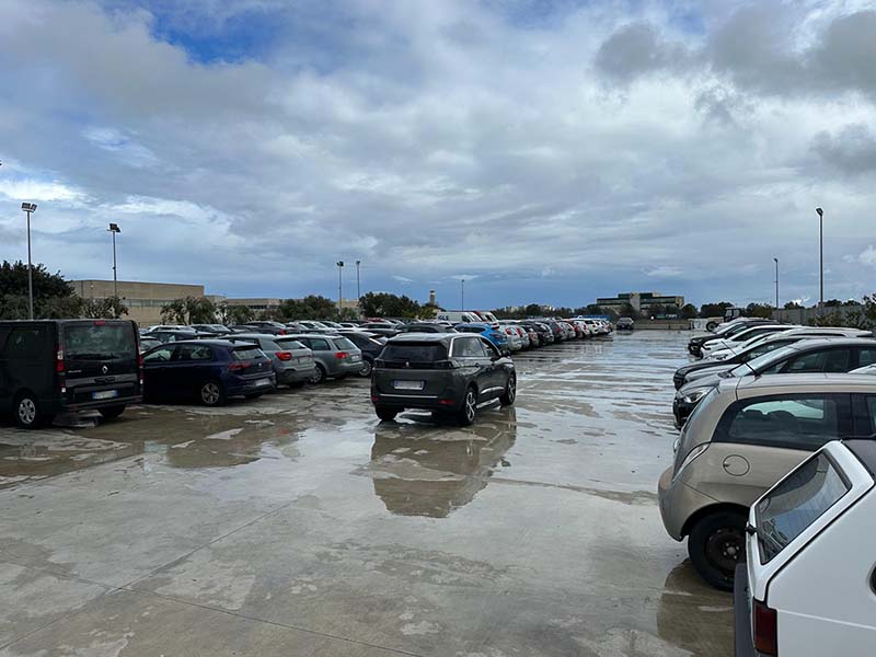 Parking Brindisi - Stazione Brindisi Posti auto all'aperto Parking Brindisi - Stazione Brindisi