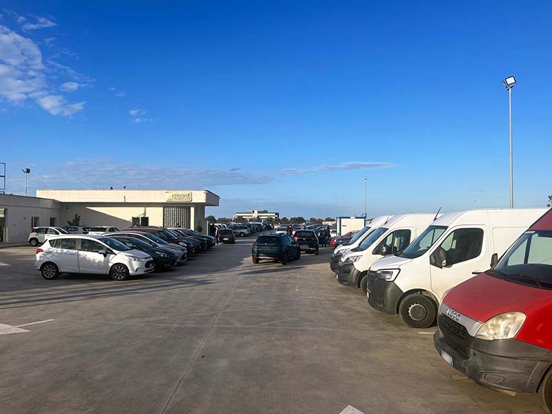 Parking Brindisi - Stazione Brindisi Vetture parcheggiate Parking Brindisi - Stazione Brindisi