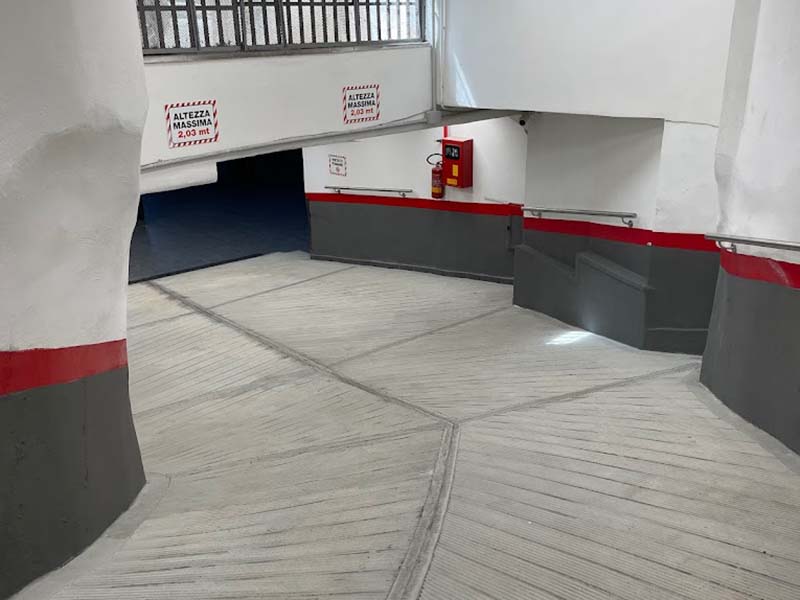 Garage Bisignano - Napoli centro città Rampa di accesso Garage Bisignano - Napoli centro città