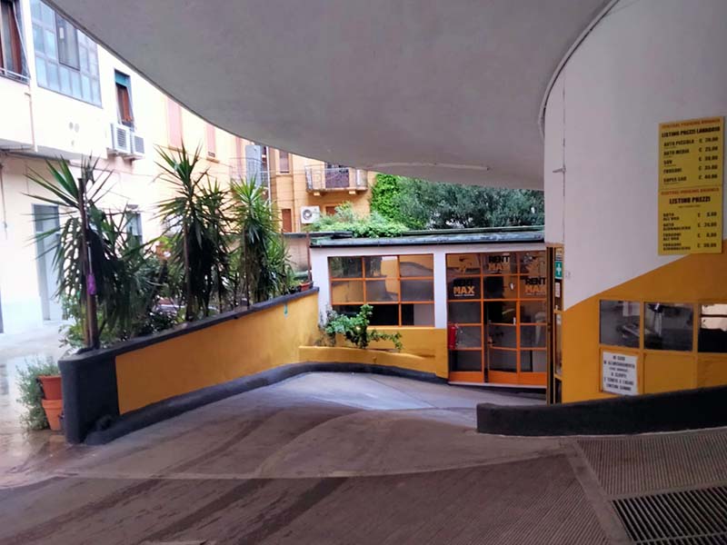 Garage Brianza - Stazione Centrale Milano Ingresso Garage Brianza - Stazione Centrale Milano