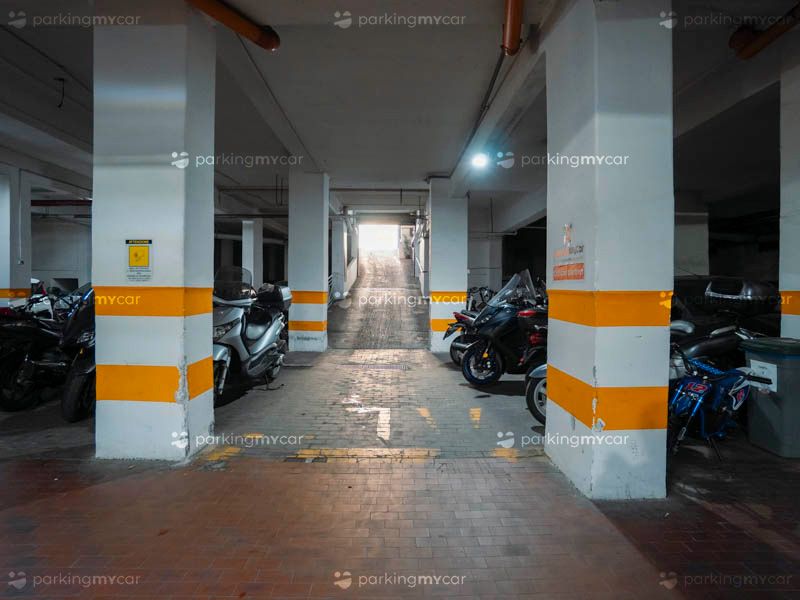 Parking Vasto 1 - Napoli centro città Accesso da dentro Parking Vasto 1