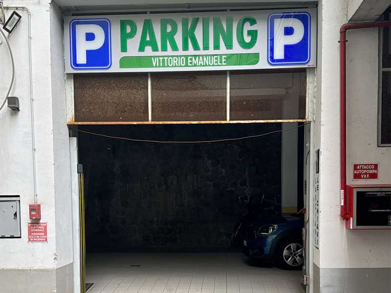 Parking Vittorio Emanuele - Napoli Chiaia Ingresso Parking Vittorio Emanuele - Napoli Chiaia