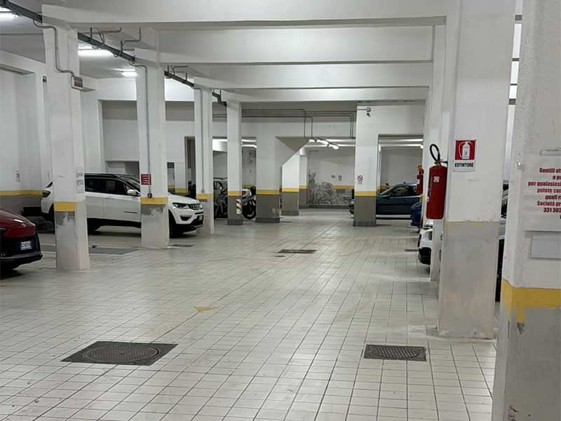 Parking Vittorio Emanuele - Napoli Chiaia posti auto al coperto Parking Vittorio Emanuele - Napoli Chiaia